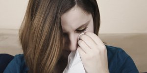 Grippe et yeux qui coulent : pourquoi ?