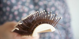Chutes de cheveux : des complements alimentaires a la cystine B6
