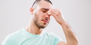 Sinusite : comment calmer les yeux qui pleurent ?