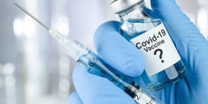Coronavirus : pres d-un Francais sur trois serait oppose au vaccin