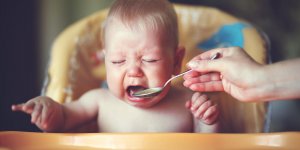 Intoxication alimentaire de bebe : comment reagir ?