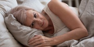 Menopause : pourquoi mal dormir pourrait vous faire grossir