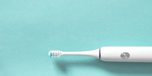 Brosse a dents connectee : avantages et inconvenients