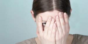 5 symptomes qui montrent que votre partenaire souffre de paranoia