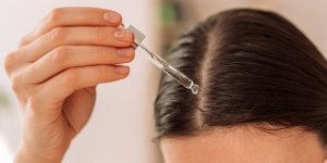 Cheveux fins : 3 huiles capillaires pour y remedier