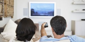 Les couples qui regardent la television le soir font moins l’amour que les autres