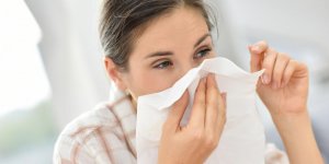 Mal a la gorge : un symptome de rhume des foins ?