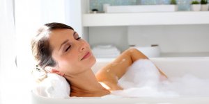 Grippe et courbatures : un bain chaud comme remede naturel