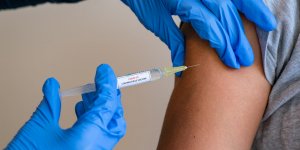 COVID-19 : les vaccins obsoletes dans 1 an a cause des variants ?