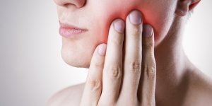 La parodontite, associee a un risque accru d’hypertension