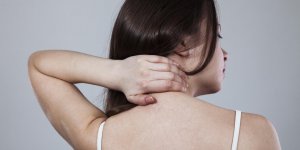 Mal au cou et ganglion : qu-est-ce que l-adenopathie cervicale chronique ?