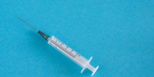 Vaccins, prises de sang : ces aiguilles eliminent la douleur !