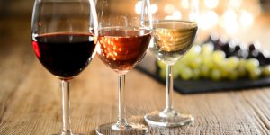 Boire un verre de vin chaque soir augmenterait les risques d’AVC