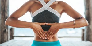 5 postures de yoga anti-ballonnements