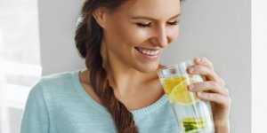 8 raisons de boire de l-eau citronnee