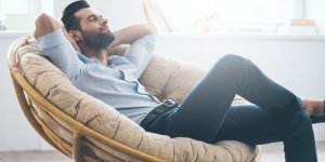 Dormir assis : les graves maladies que vous risquez