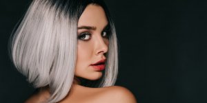 Silver hair : ces femmes assument leurs cheveux gris sur Instagram… et elles ont raison ! 