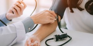 Hypertension arterielle : les 5 habitudes qui peuvent augmenter votre tension
