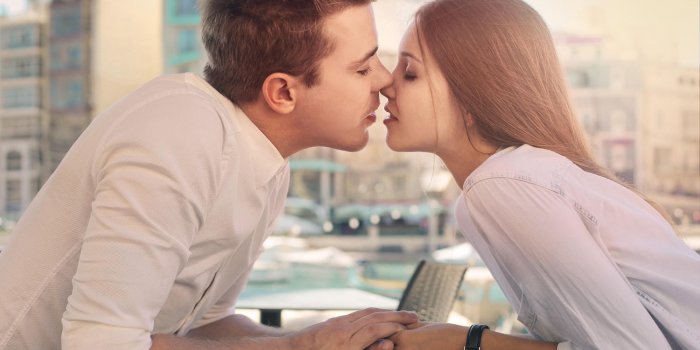 Ce que la façon dont vous vous embrassez dit de votre relation