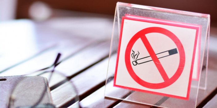 no smoking sign put on wooden table