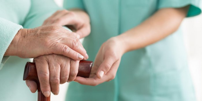 Maladie de Parkinson : les 7 techniques permettant de mieux marcher