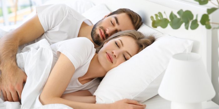 Sommeil : dormir à deux améliore la qualité de vos nuits 