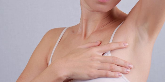 Ganglion douloureux sous l'aisselle : un signe de cancer du sein ?