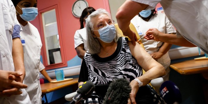 Coronavirus : qui est Mauricette, la première vaccinée de France à 78 ans ?