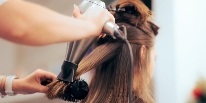 Cancer de l’utérus : lisser vos cheveux peut être risqué 