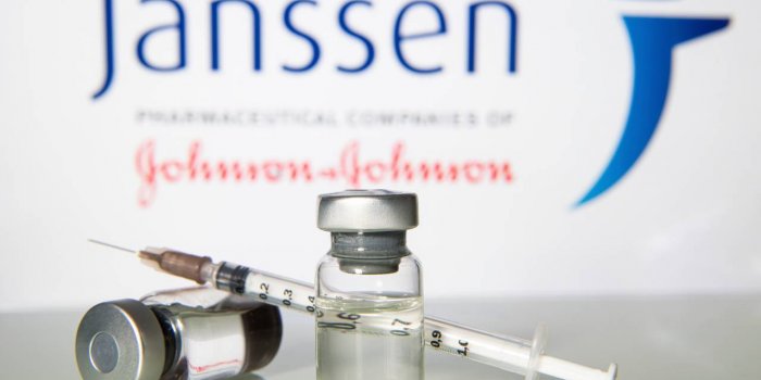 Covid-19 : le vaccin de Janssen suspendu pour risque d’infarctus 