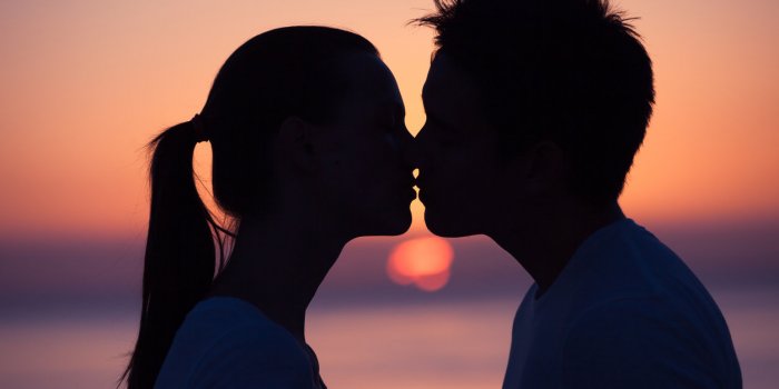 Les 3 raisons qui expliquent pourquoi on a du mal à arrêter de s’embrasser 