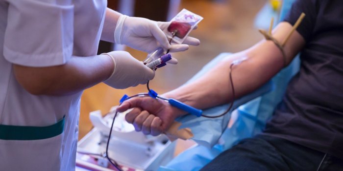 Covid, vaccin, cas contact : dans quel cas peut-on donner son sang ?