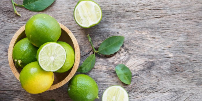 Irritations, cloques, rougeurs… Attention au citron vert cet été !