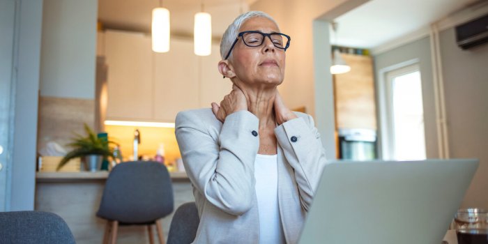 Douleurs chroniques au cou : des chercheurs ont trouvé le moyen de les soulager