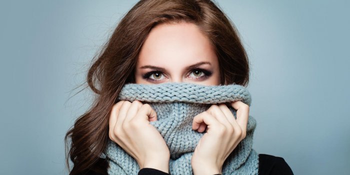 trendy woman in wool winter scarf beauty winter girl fashion model in knitted woolen cloth