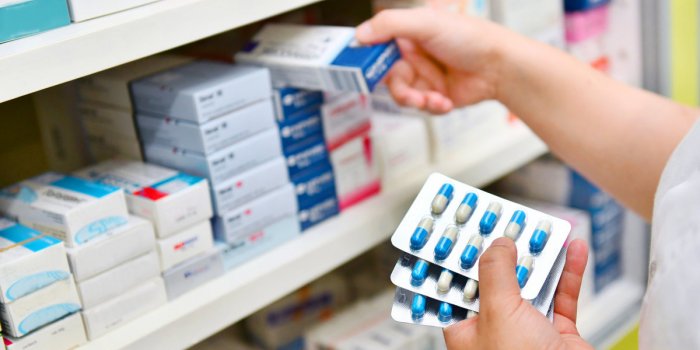 Fluoroquinolones : ces antibiotiques aux possibles effets indésirables dangereux restent trop prescrits