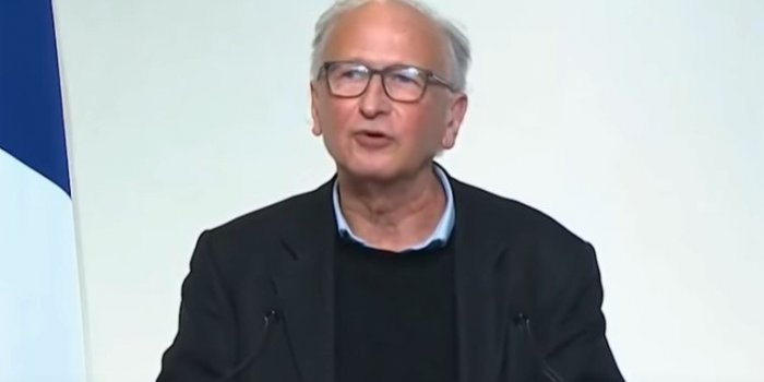 Covid : l’immunité collective possible au “début de l’automne”, selon Alain Fischer