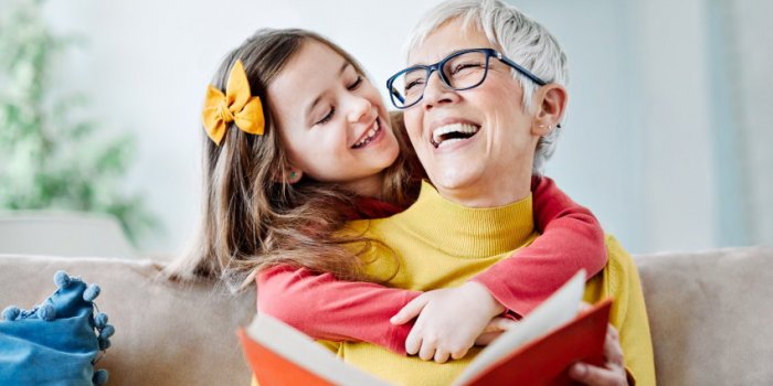 Les grands-mères sont plus liées à leurs petits-enfants qu’à leurs enfants