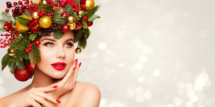 Noël : nos astuces de maquillage pour paraître plus jeune