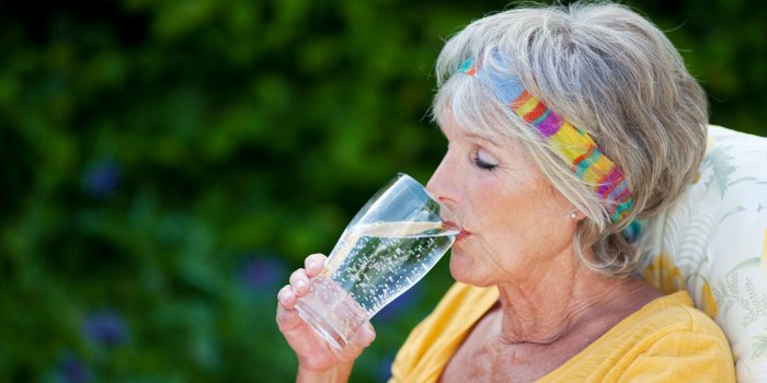 Une femme meurt après avoir bu 2 litres d'eau en 20 minutes