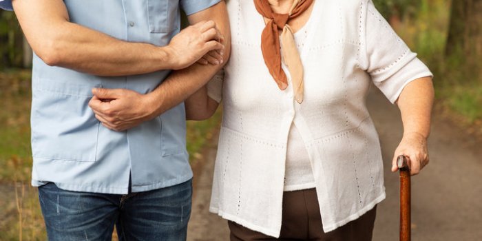 Alzheimer, témoignage d’un aidant familial : “il existe des alternatives au placement”