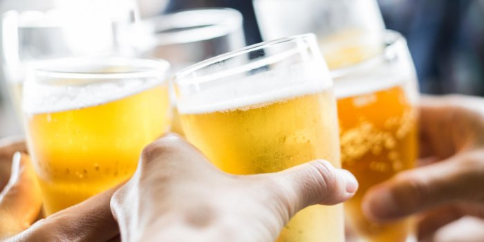 Maladie de Crohn : peut-on boire de l'alcool ?