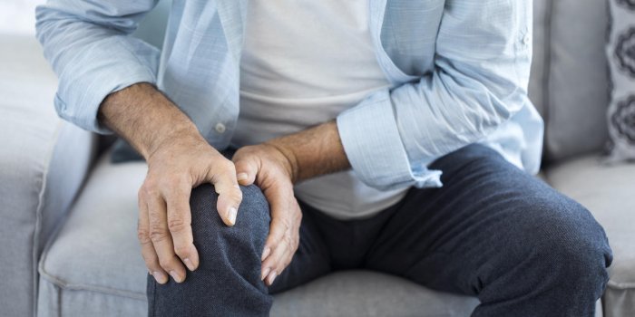 Douleur du genou plié : les principales causes