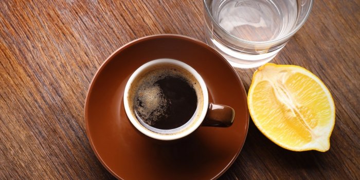 Café et citron : pourquoi les mélanger pour maigrir est dangereux 