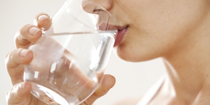 Insuffisance cardiaque : pourquoi boire assez d'eau réduit les risques