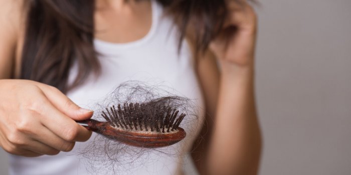 Chute de cheveux : 4 aliments ultra-transformés à bannir