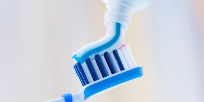 Santé des dents : les 4 dentifrices à ne jamais acheter
