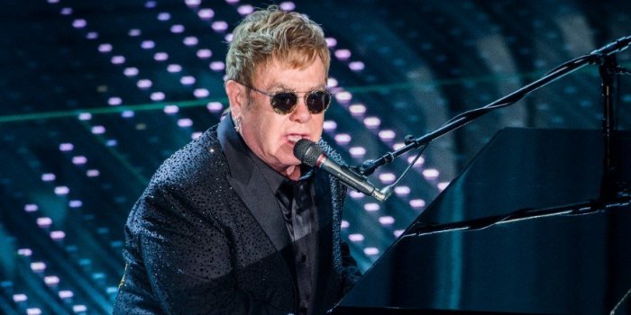 Elton John : pourquoi le chanteur doit se faire opérer en urgence 