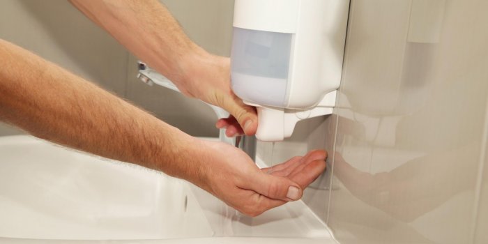 62% des hommes ne se lavent pas les mains après être allés aux toilettes