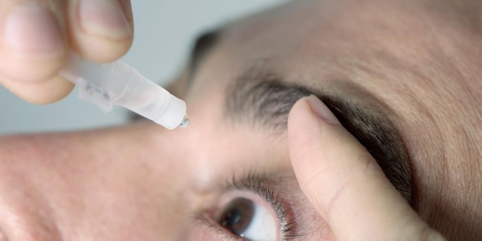 Sécheresse oculaire : le traitement par larmes artificielles